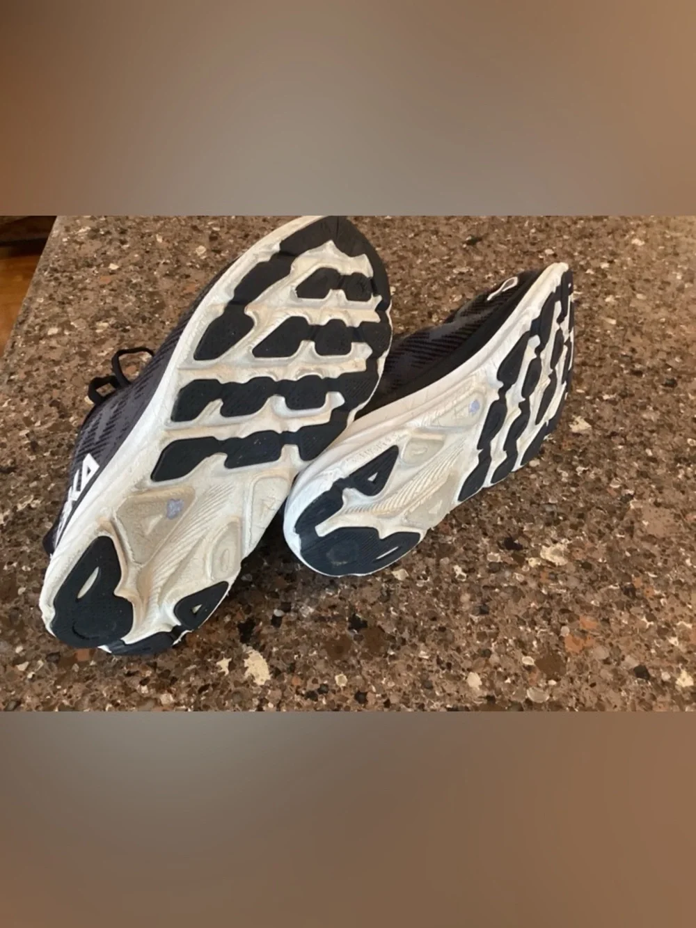 Hoka One One Women’s Black Clifton 9 Running Shoes, Size 7 - Picture 7 of 7